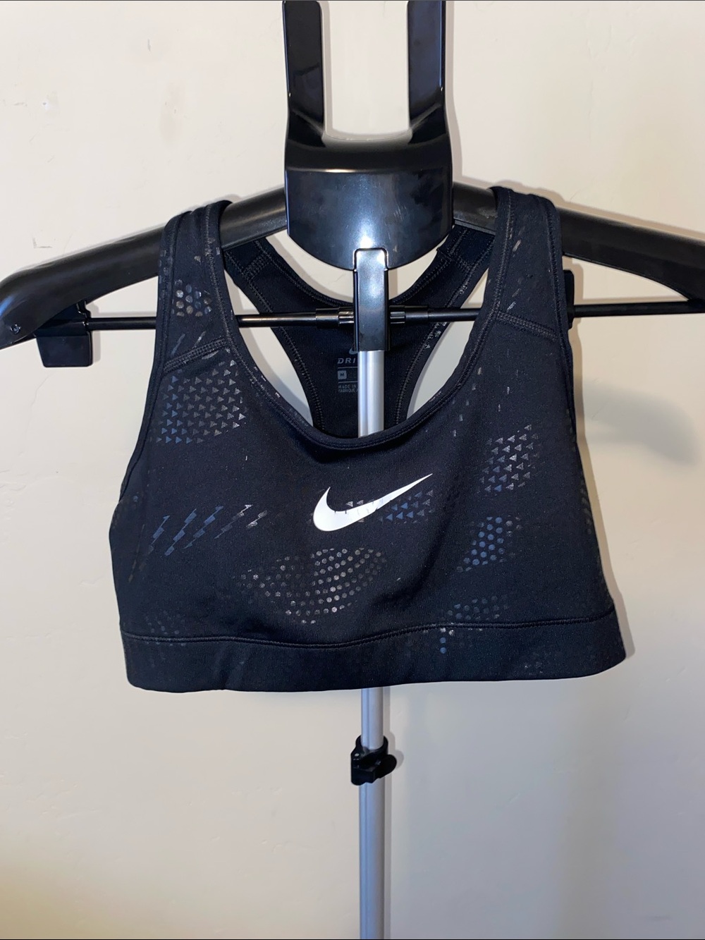 NIKE BLACK REFLECTIVE SPORTS BRA SIZE MEDIUM
